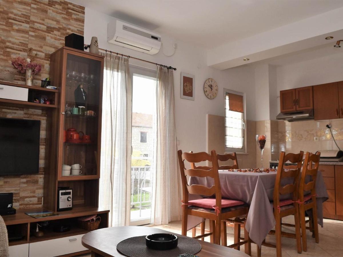 Apartment Manigo Supetar Exterior foto