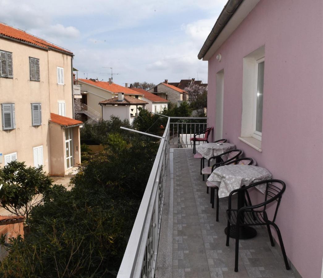 Apartment Manigo Supetar Exterior foto